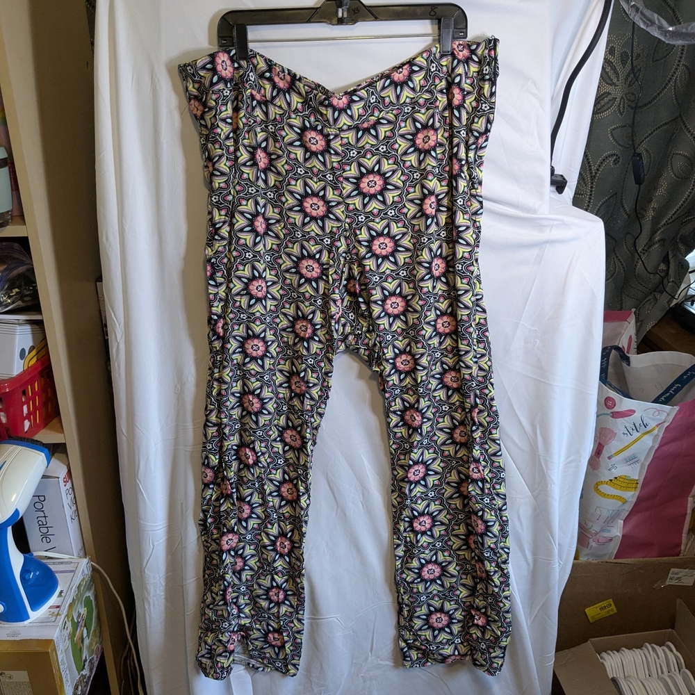 Torrid Insider Collection 24 Patterned Flare Pants /Bin10